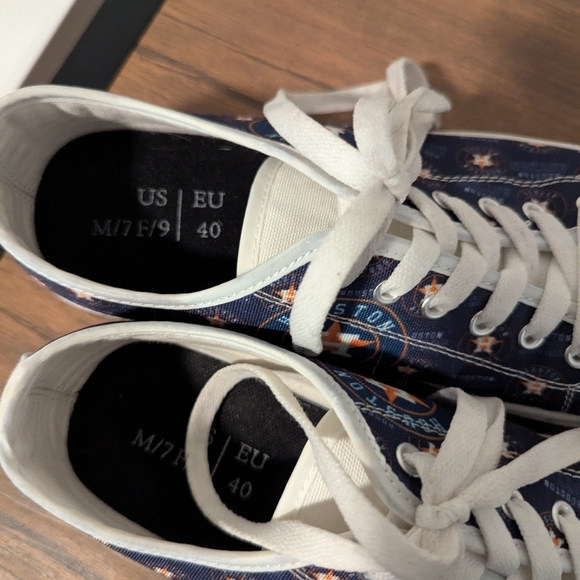 Houston Astros,Navy and White Lace-Up Sneakers, Size 9 - Picture 4 of 4